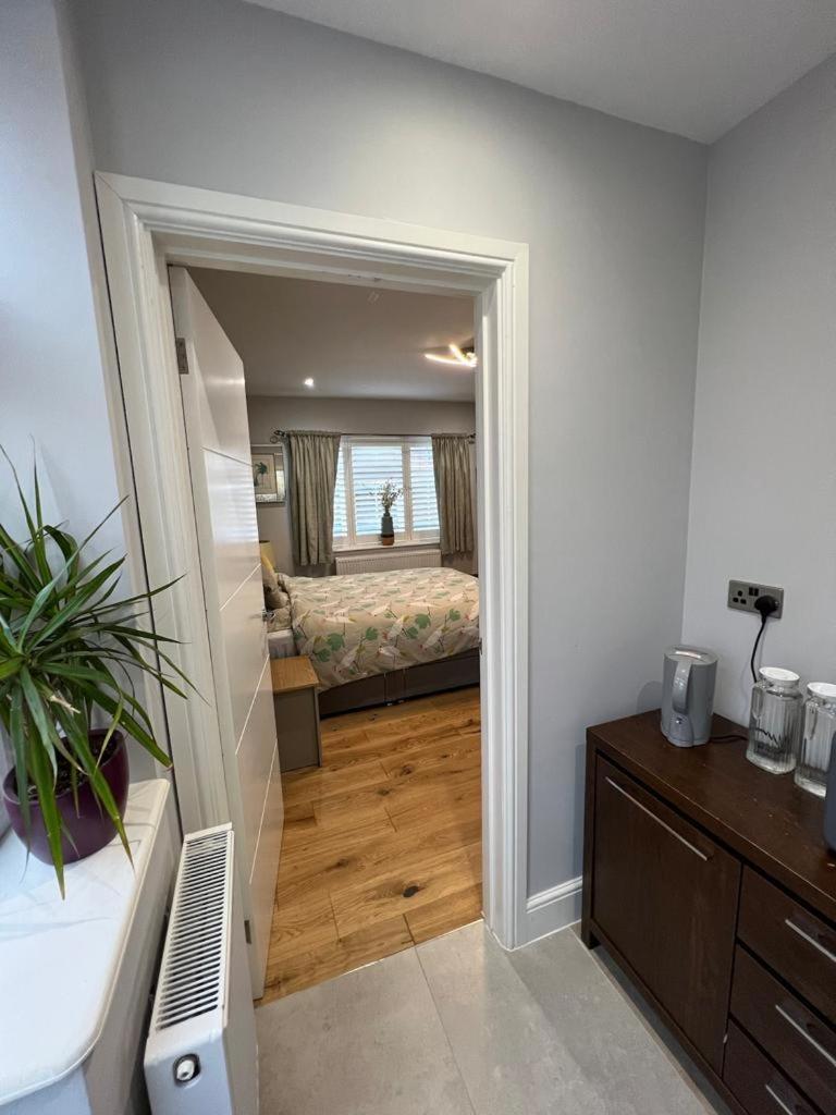 En-Suite Double Room - Private Entrance & Free Parking West Drayton  Exteriör bild